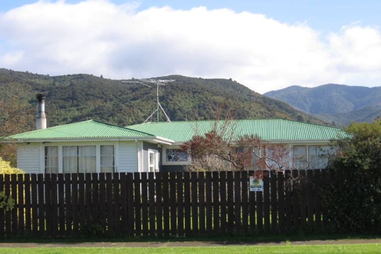 Photo of property in 28 Bethune Street, Featherston, 5710