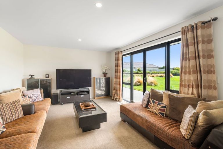 Photo of property in 24 Whitcombe Place, Darfield, 7571