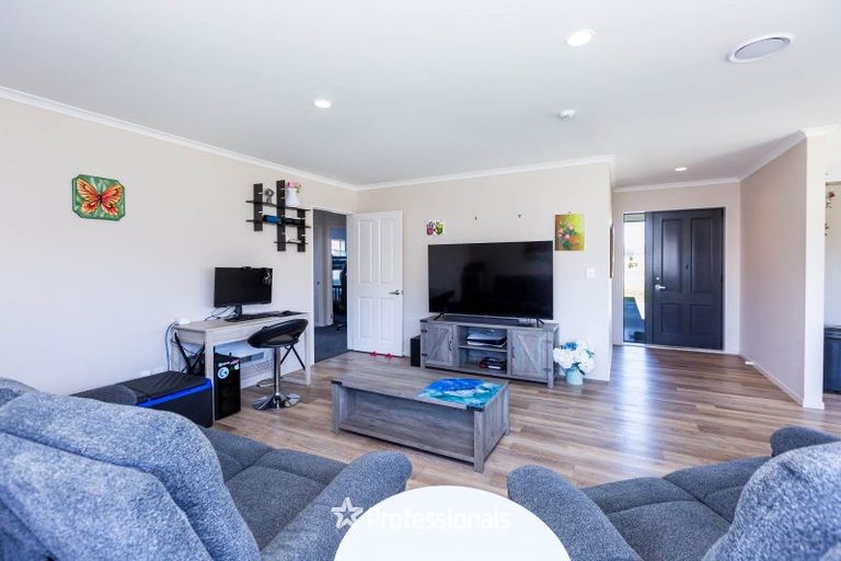 Photo of property in 9 Percy Kinsman Crescent, Riverstone Terraces, Upper Hutt, 5018