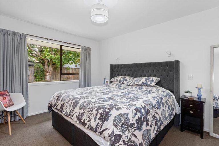 Photo of property in 242 Memorial Avenue, Burnside, Christchurch, 8053