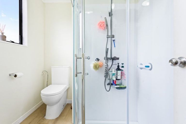 Photo of property in 2/35 Rollerson Street, Papakura, 2110