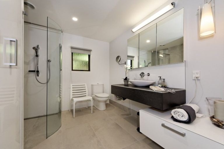 Photo of property in 45 Cornwallis Road, Cornwallis, Auckland, 0604