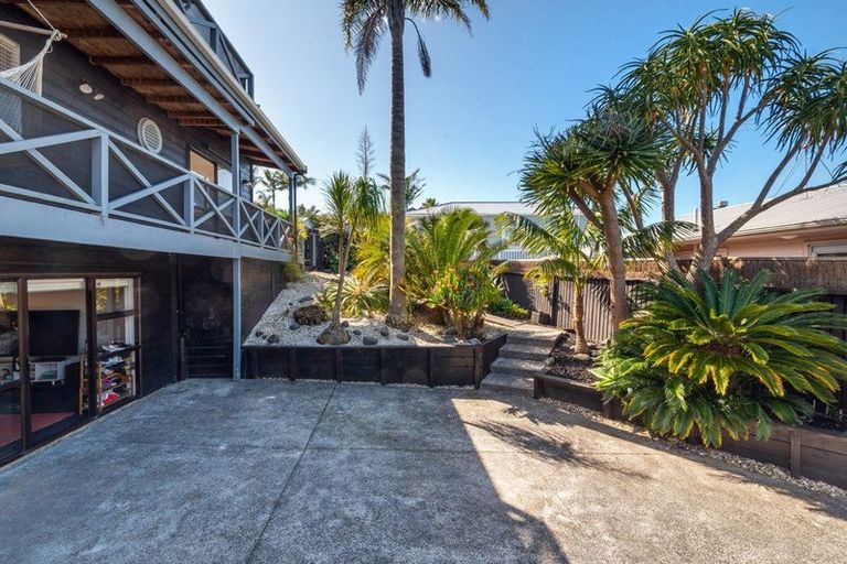 Photo of property in 2/31 Kiteroa Terrace, Rothesay Bay, Auckland, 0630