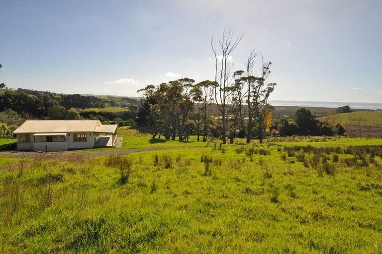 Photo of property in 1742 South Head Road, South Head, Helensville, 0874