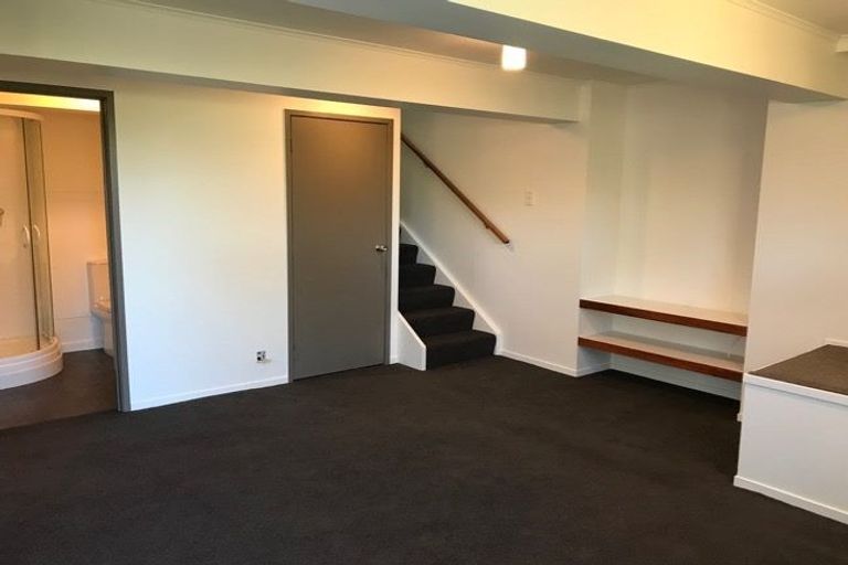 Photo of property in 32 Roick Parade, Glen Eden, Auckland, 0602