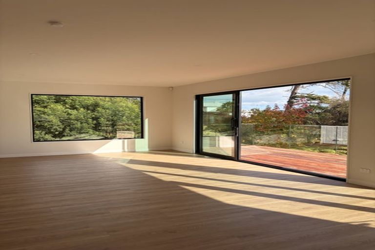 Photo of property in 1/82 Upper Harbour Drive, Greenhithe, Auckland, 0632
