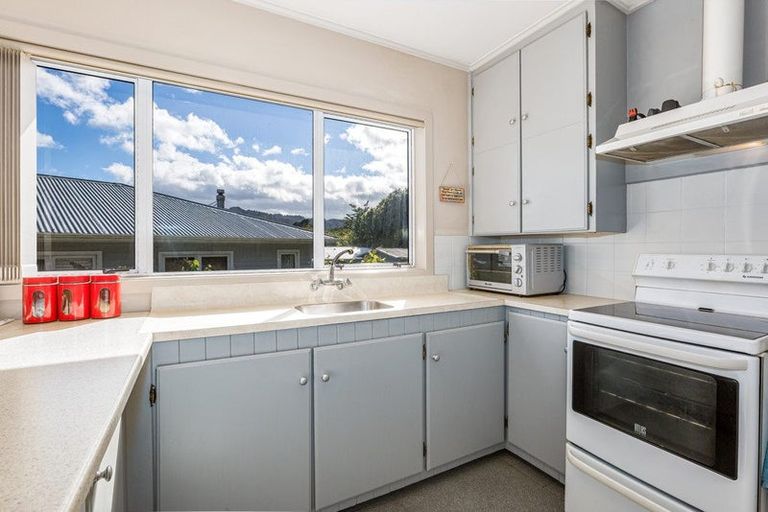 Photo of property in 11 Gardiner Grove, Wainuiomata, Lower Hutt, 5014