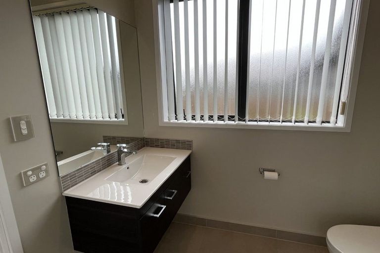 Photo of property in 2 Makaka Lane, Silverdale, 0932