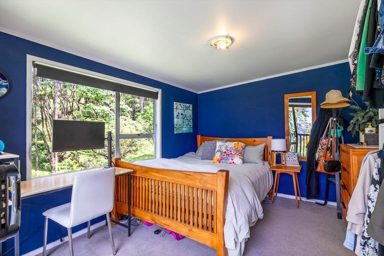Photo of property in 2/52 Staincross Street, Green Bay, Auckland, 0604
