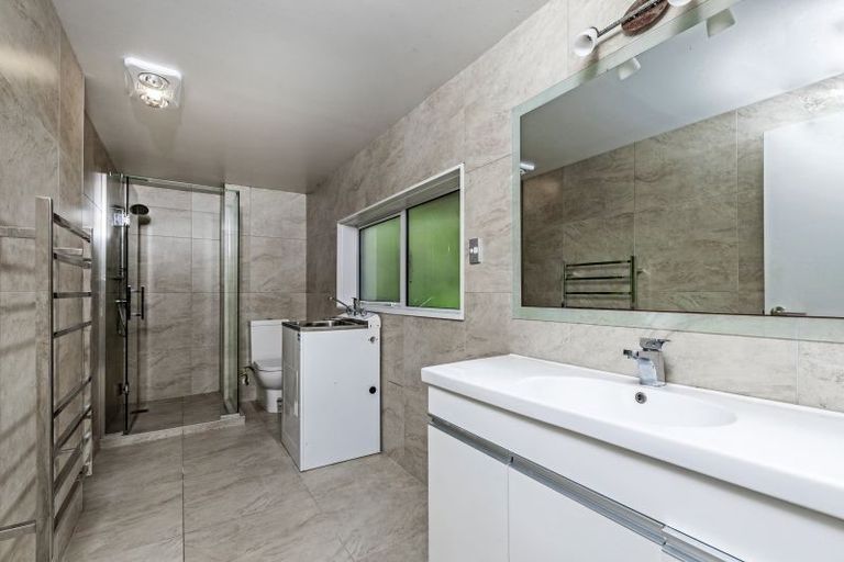 Photo of property in 98a Arran Road, Browns Bay, Auckland, 0630