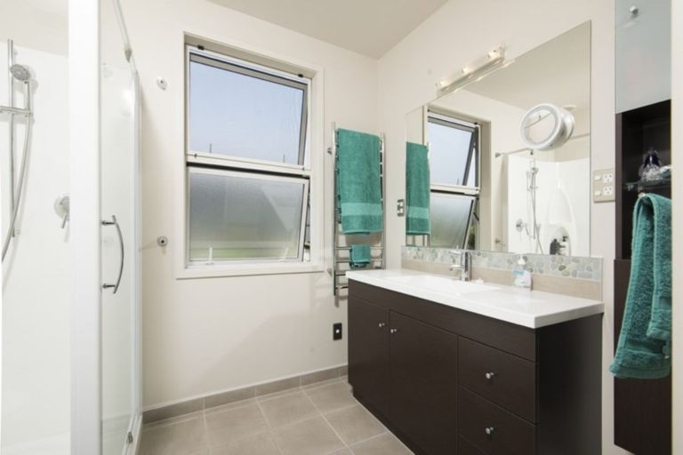 Photo of property in 24 Glentui Place, Waikawa, Picton, 7220