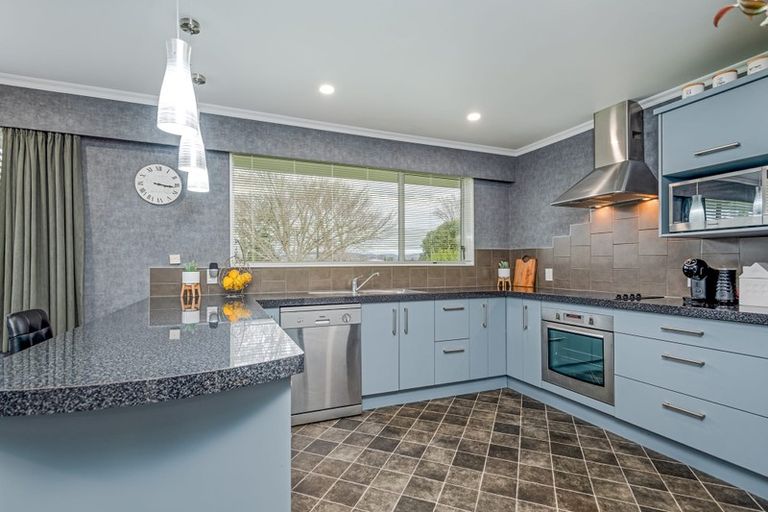 Photo of property in 76 John F Kennedy Drive, Milson, Palmerston North, 4414