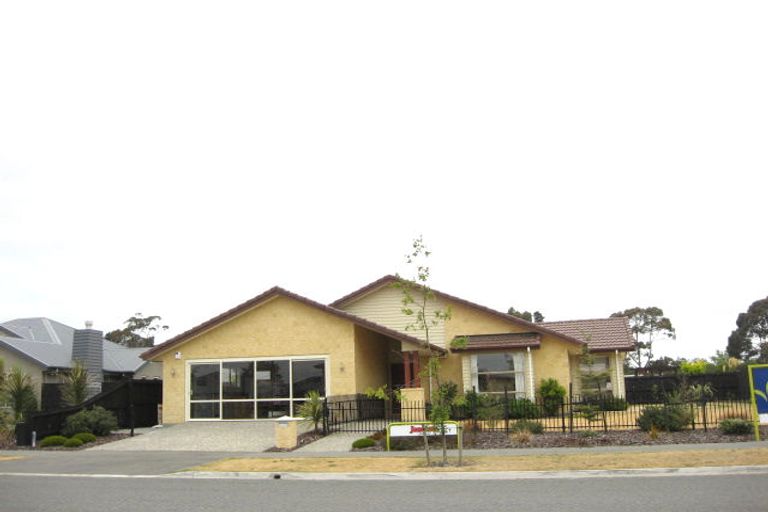 Photo of property in 10 Rothesay Road, Parklands, Christchurch, 8083