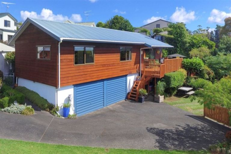 Photo of property in 2/9 Bronzewing Terrace, Unsworth Heights, Auckland, 0632