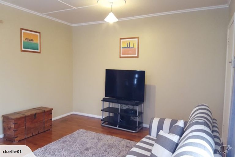 Photo of property in 15 Laird Street, Castlecliff, Whanganui, 4501