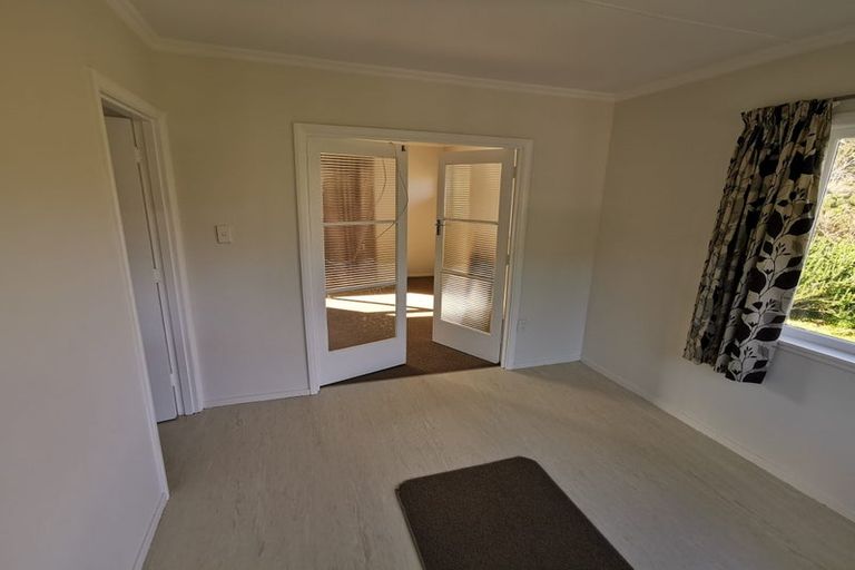 Photo of property in 4a Thurleigh Grove, Karori, Wellington, 6012