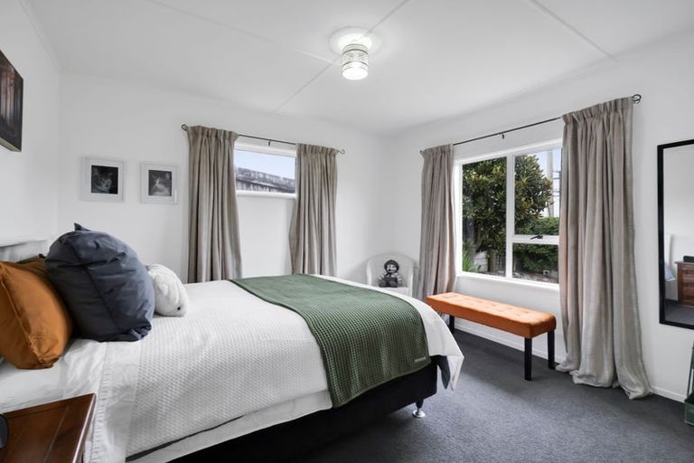 Photo of property in 120 Omata Road, Marfell, New Plymouth, 4310