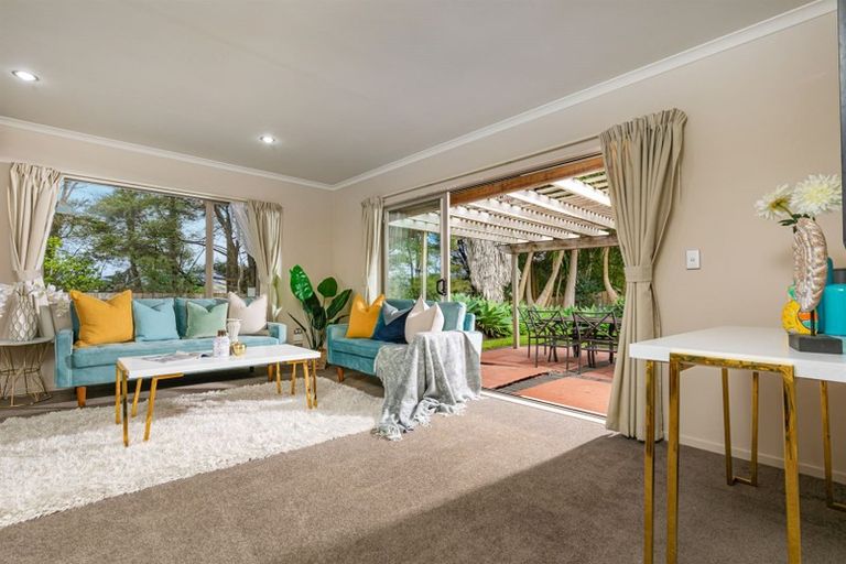 Photo of property in 27 Mckinley Road, Sunnyvale, Auckland, 0612