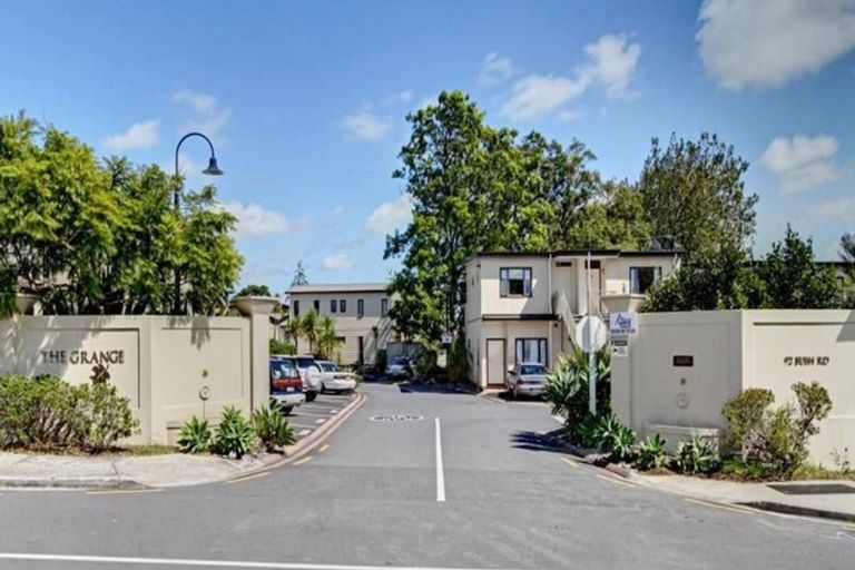 Photo of property in The Grange, 14/92 Bush Road, Albany, Auckland, 0632