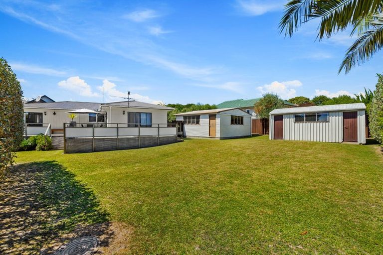 Photo of property in 114a Mcleod Road, Te Atatu South, Auckland, 0610