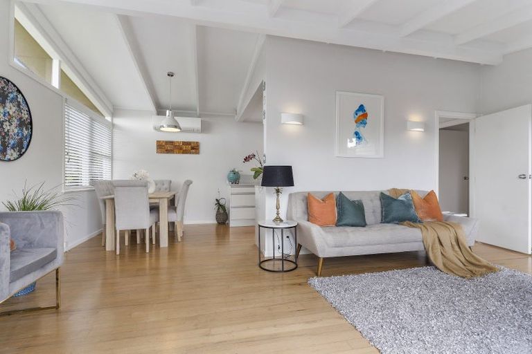 Photo of property in 22 Robbies Road, Shelly Park, Auckland, 2014