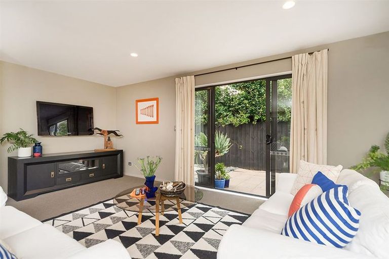 Photo of property in 40a Ngataringa Road, Devonport, Auckland, 0624