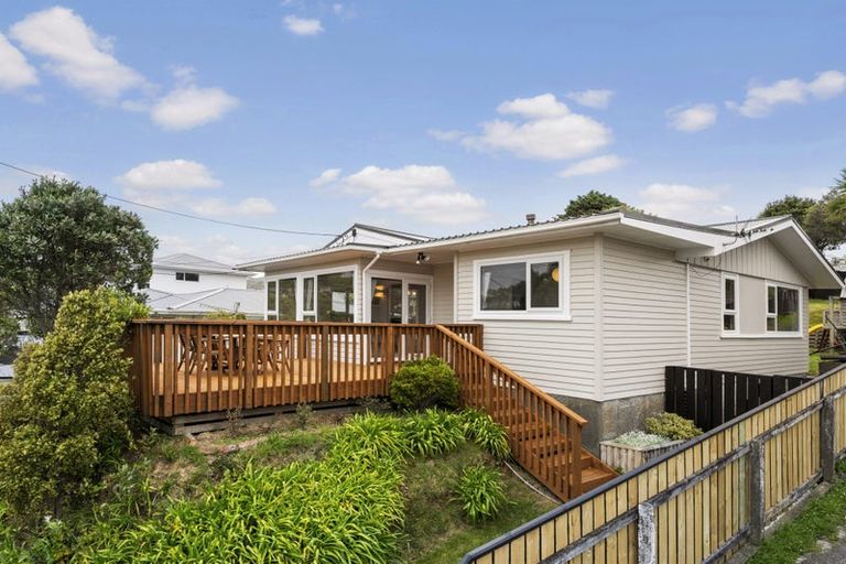 Photo of property in 39 Mark Avenue, Paparangi, Wellington, 6037