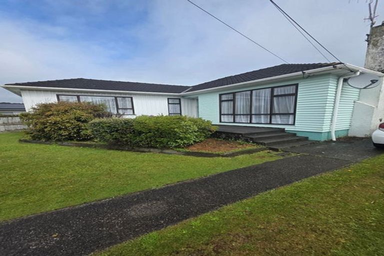 Photo of property in 27 Wainuiomata Road, Wainuiomata, Lower Hutt, 5014