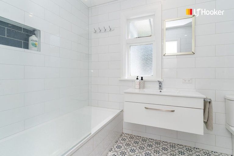 Photo of property in 15 Monowai Road, Ravensbourne, Dunedin, 9022