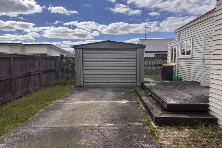 Photo of property in 35 Alfred Street, Fairfield, Hamilton, 3214