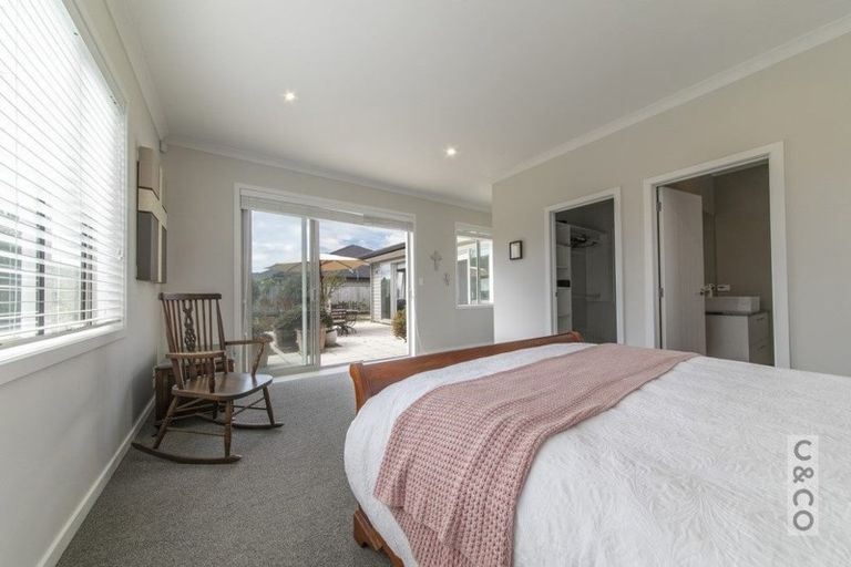 Photo of property in 12 Pohutukawa Parade, Riverhead, 0820
