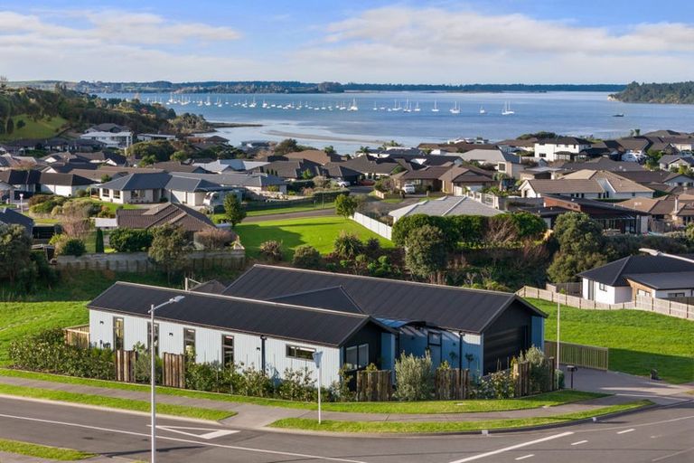 Photo of property in 37 Ridge Drive, Omokoroa, 3114