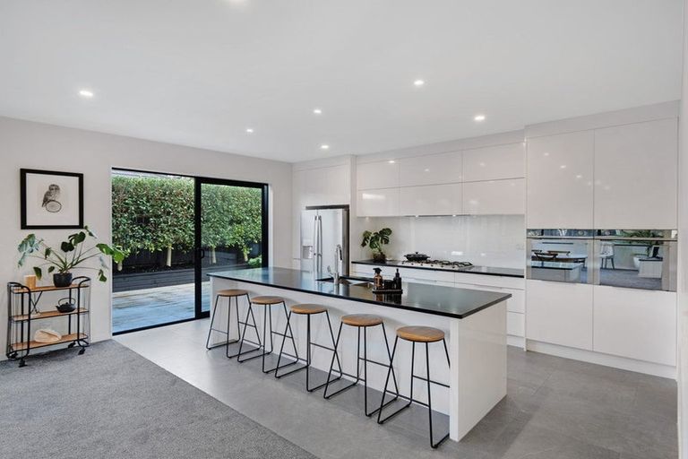 Photo of property in 26 Papa Orchard Drive, Kumeu, 0810