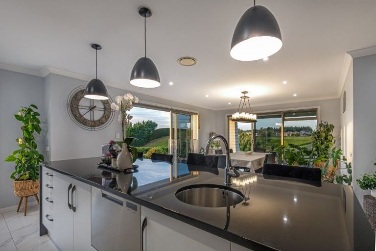 Photo of property in 2 Tutakarae Road, Kelvin Grove, Palmerston North, 4470