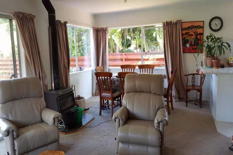 Photo of property in 2/76 Glenvar Road, Torbay, Auckland, 0630