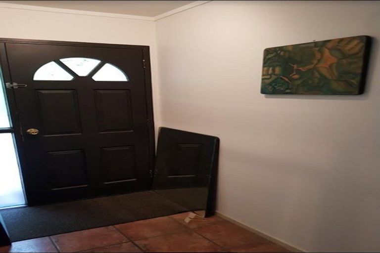 Photo of property in 22 Raphael Place, West Harbour, Auckland, 0618