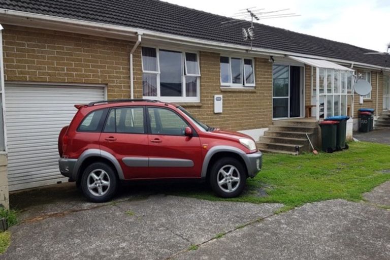 Photo of property in 10 Harding Avenue, Te Atatu South, Auckland, 0610