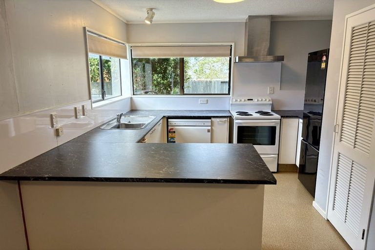 Photo of property in 6 Flinders Place, Johnsonville, Wellington, 6037