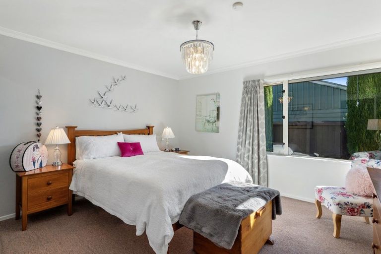 Photo of property in 2/281 Memorial Avenue, Burnside, Christchurch, 8053