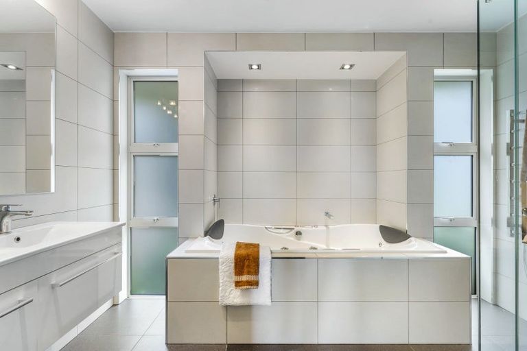 Photo of property in 497 Whitford Road, Whitford, Howick, 2571