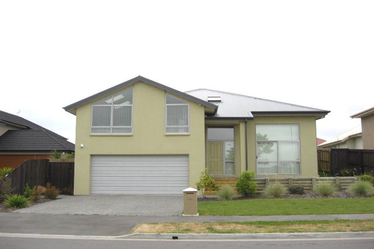 Photo of property in 14 Titirangi Crescent, Parklands, Christchurch, 8083