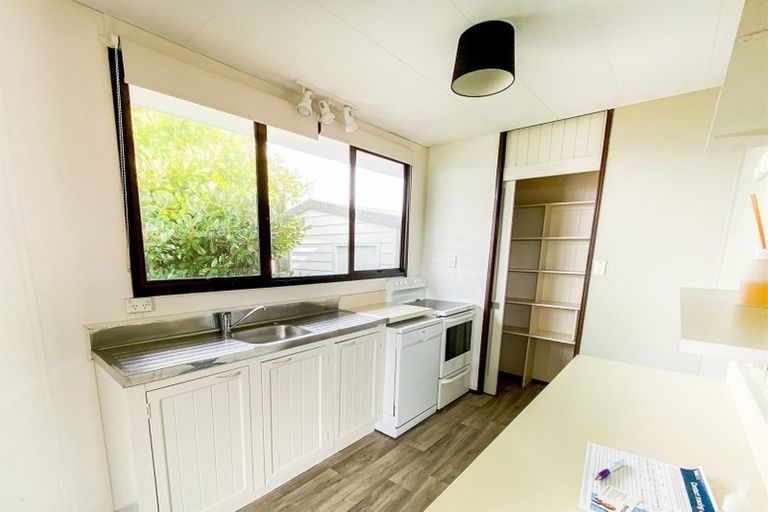 Photo of property in 1/4 Hanson Place, West Harbour, Auckland, 0618