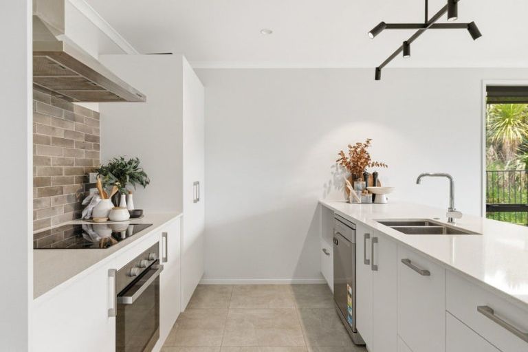 Photo of property in 85 Hills View Drive, Papamoa, 3118
