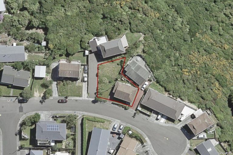 Photo of property in 37 Sunhaven Drive, Newlands, Wellington, 6037