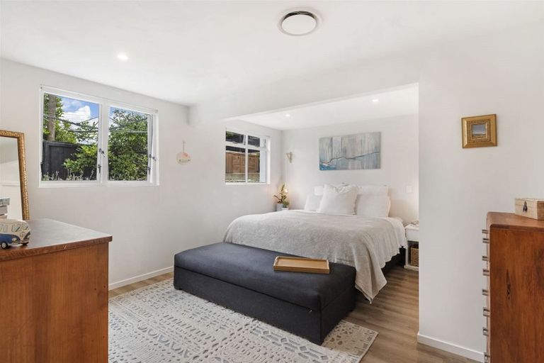 Photo of property in 52 Tiri Tiri Road, Birkdale, Auckland, 0626