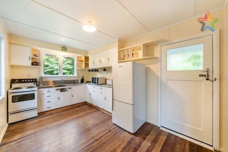 Photo of property in 4 Powell Road, Kelson, Lower Hutt, 5010