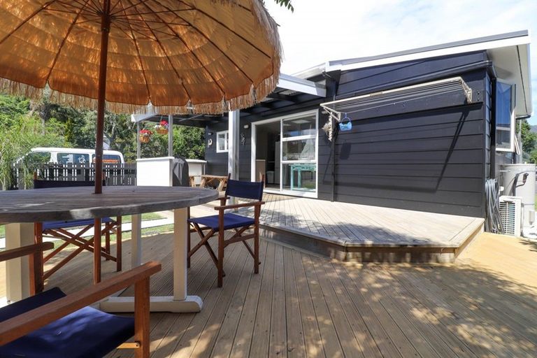 Photo of property in 6 Aputa Avenue, Te Puru, Thames, 3575