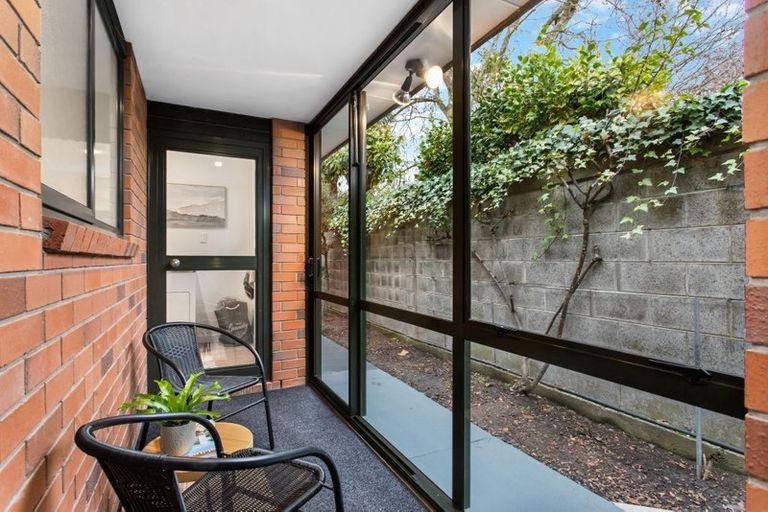 Photo of property in 2/12 Gleneagles Terrace, Ilam, Christchurch, 8053