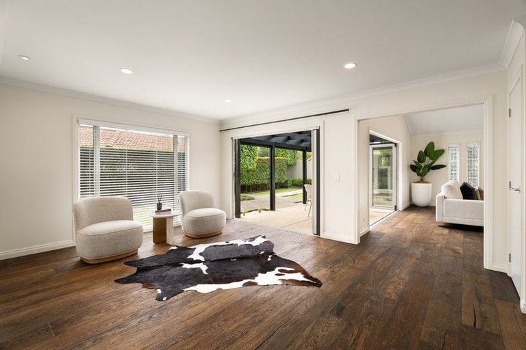 Photo of property in 1 Red Oak Place, Schnapper Rock, Auckland, 0632