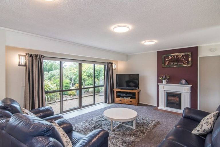 Photo of property in 4 Chilton Drive, Paraparaumu, 5032
